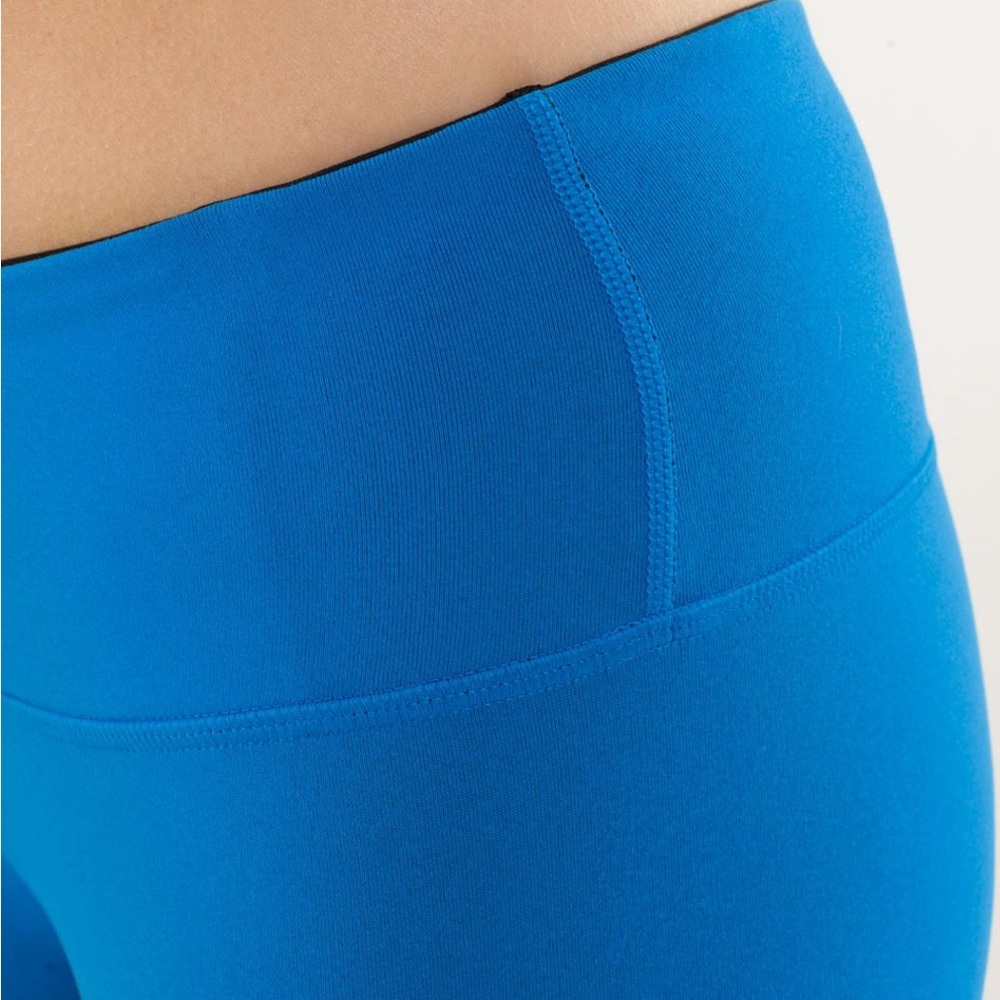 Lululemon Athletica Reversible Beaming Blue/Black Wunder Under Crop size 6 - Picture 7 of 14